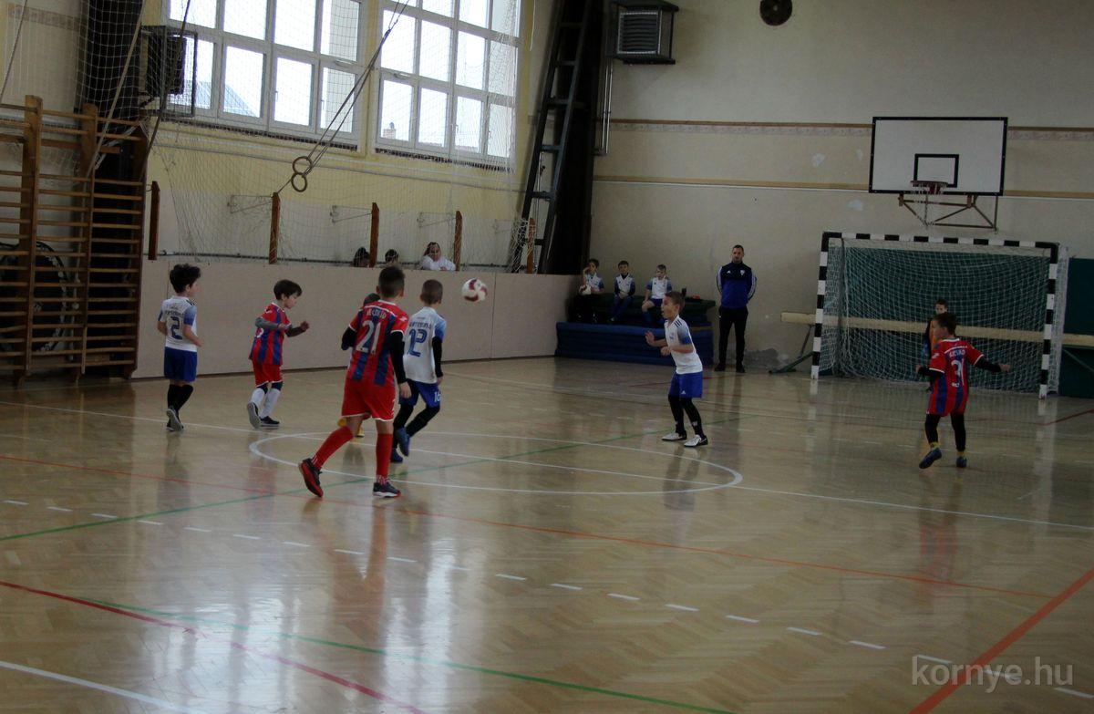 2025-02-08-svábkupakecskéd