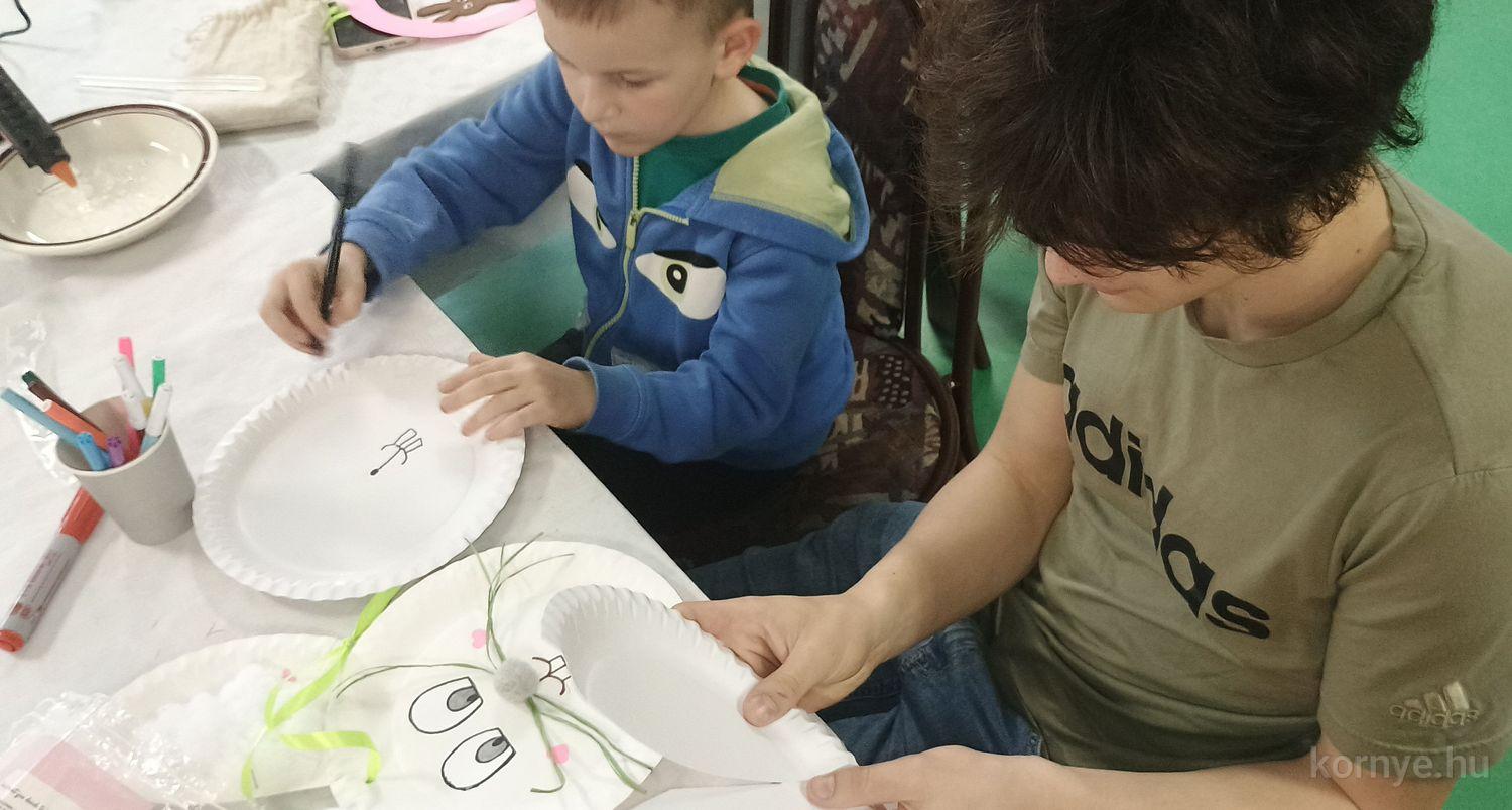 2025-04-17-húsvétikézművesKörnyebánya