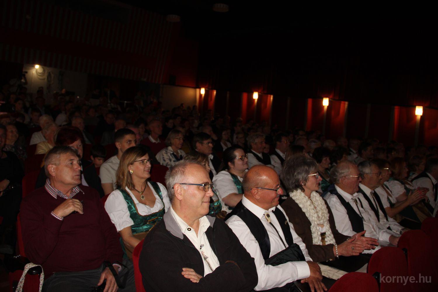 2022-11-12-Őrzik Környén a Márton napi fényt